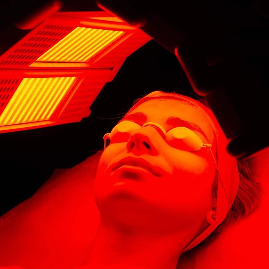 Benefits of red light therapy for face